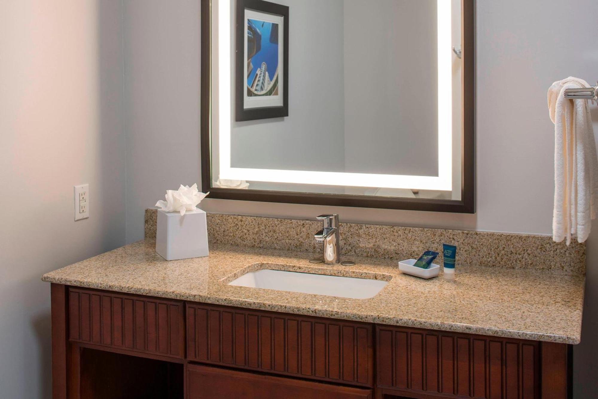 Four Points By Sheraton Houston Hobby Airport Екстериор снимка
